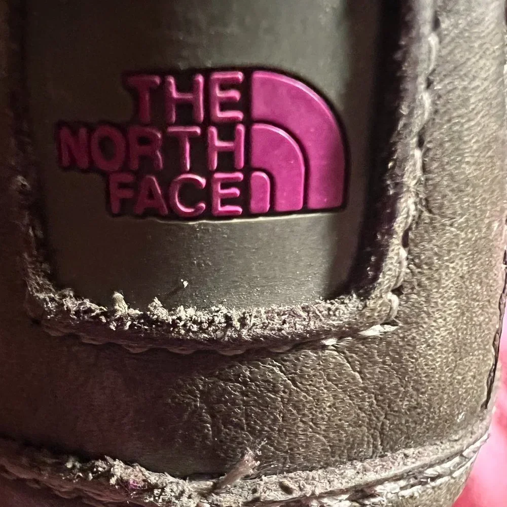 The north face primaloft  lace up suede winter boot brown size 6.5